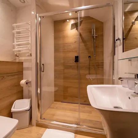 Patria Oda ve Kahvaltı 4*