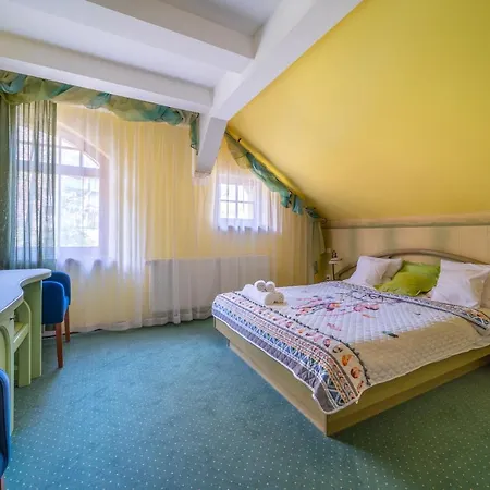 Patria Nocleg ze śniadaniem 4*